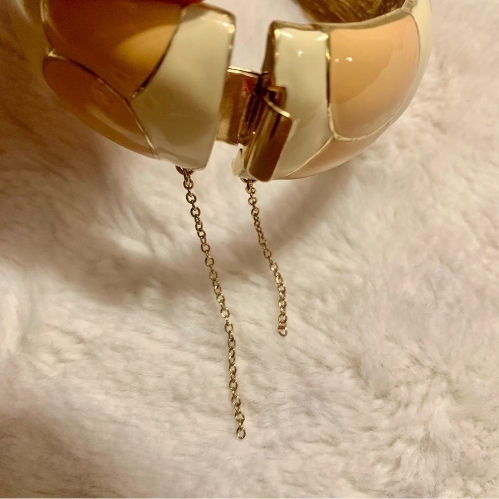J Crew Bangle Bracelet Cream Peach Circle design Gold-tone Trim Beautiful Classy - Picture 11 of 11
